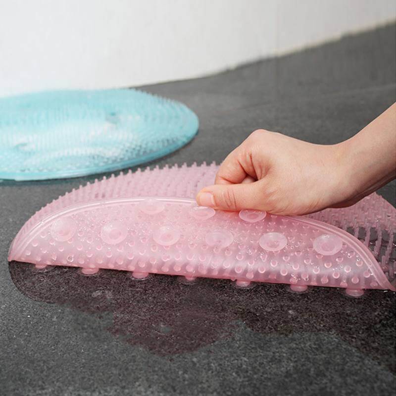 This massage cushion brush has silicone thorn, non-slip design, exfoliation, massage and anti-slip function. It can be attached to a smooth wall and used to massage your back while you take a shower. It is the best bathing product for the elderly, pregnant women and patients.